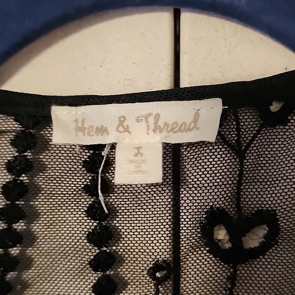 Hem & Thread Black lace tunic top size large - Picture 3 of 4